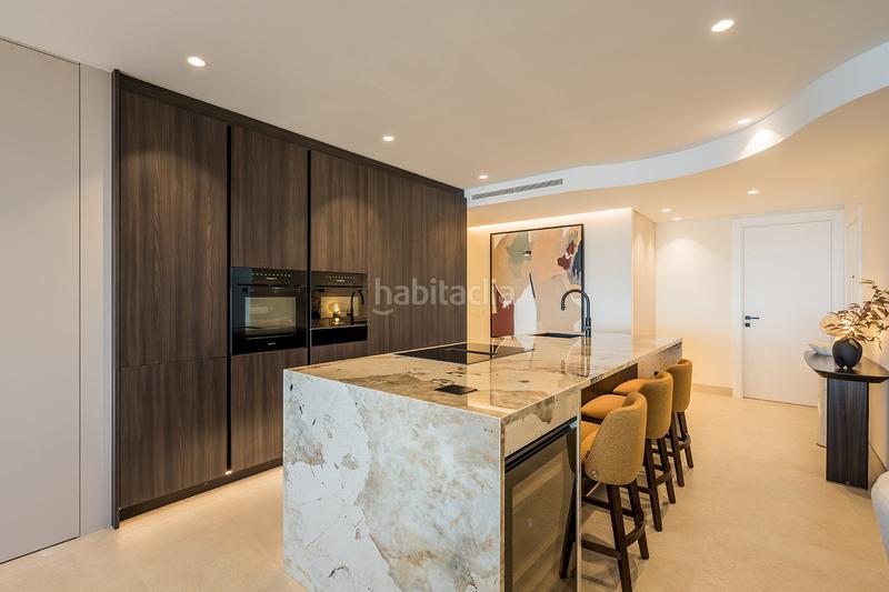 Foto c6d19888-cd0d-493f-a1ff-f8c1afc822b5. Apartamento en nacional 340 159 apartamento costero reformado con vistas al mar e interiores sofisticados los granados del mar, este en Estepona