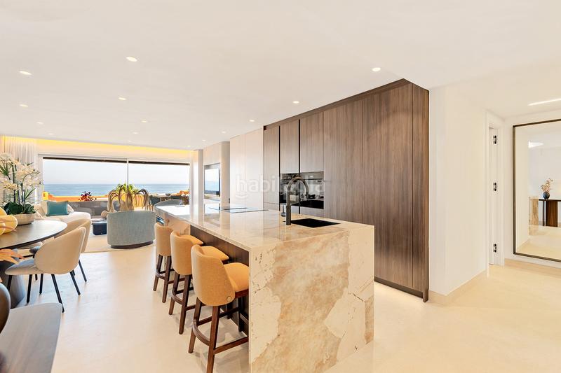 Foto f3ae315c-5e6e-42b9-8a1c-14bacdcbd783. Apartamento en nacional 340 159 apartamento costero reformado con vistas al mar e interiores sofisticados los granados del mar, este en Estepona