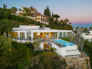 Maison  Herrojo el 79. Villa contemporánea, elegancia con vistas panorámicas a la costa