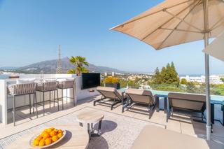 Casa en Nueva Andalucía centro. Villa de lujo con gimnasio privado y piscina en la azotea  nueva