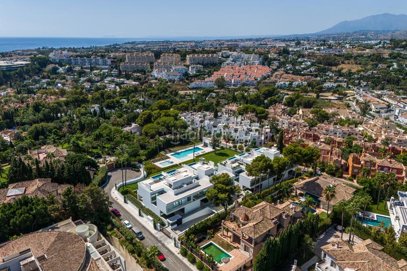 Foto 274bed30-1e19-43e7-baeb-834ef1ebc1e5. Casa aparellada a joan miro-atalaya rio ver 42 a Marbella