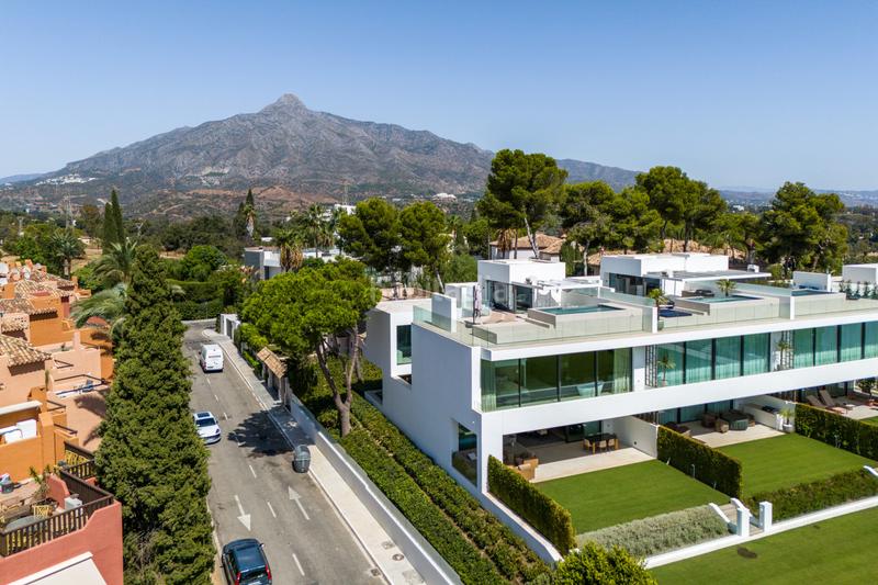 Foto 3942f013-6e6c-4bd4-80ed-f0051e467c65. Casa aparellada a joan miro-atalaya rio ver 42 a Marbella