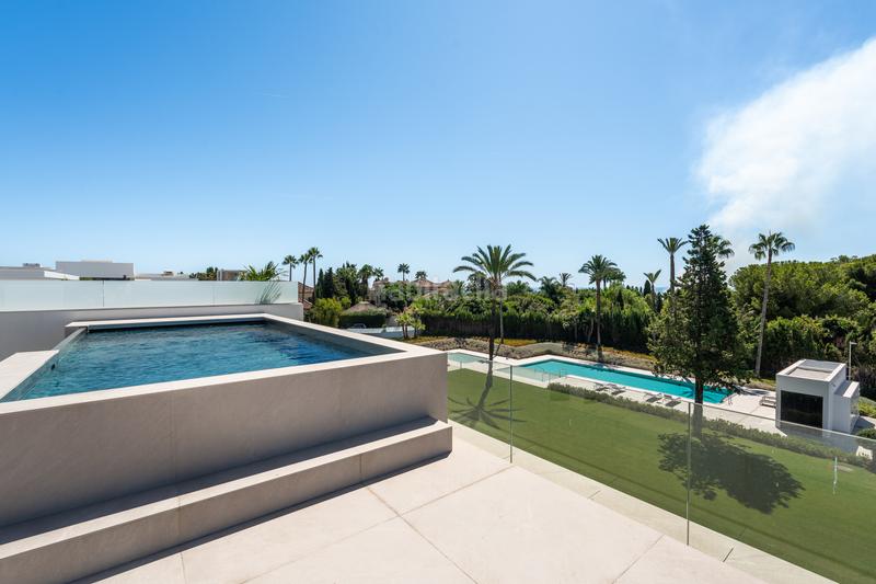 Foto 3ea65ad6-c44f-479c-b2a6-49ddcacac8db. Casa aparellada a joan miro-atalaya rio ver 42 a Marbella