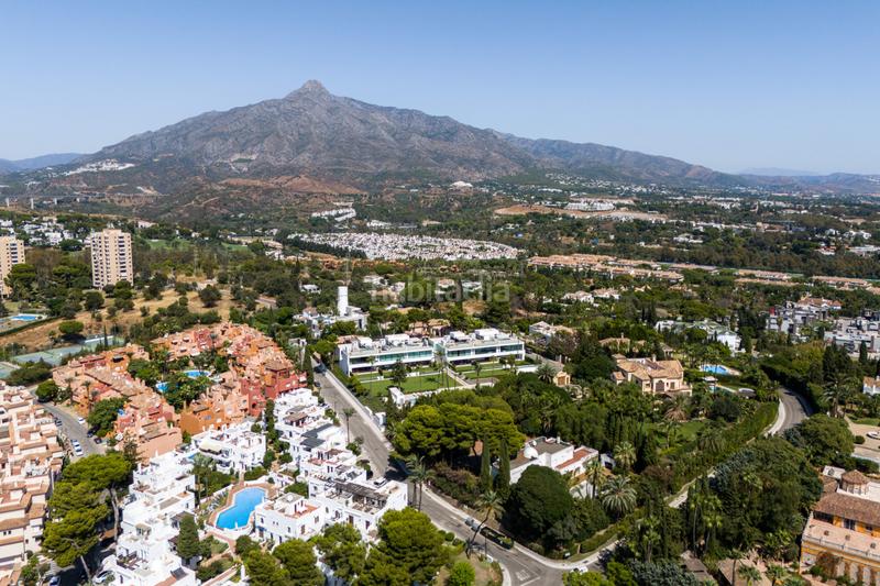 Foto c296474b-176d-40d5-be3c-29e6e58fce57. Casa aparellada a joan miro-atalaya rio ver 42 a Marbella