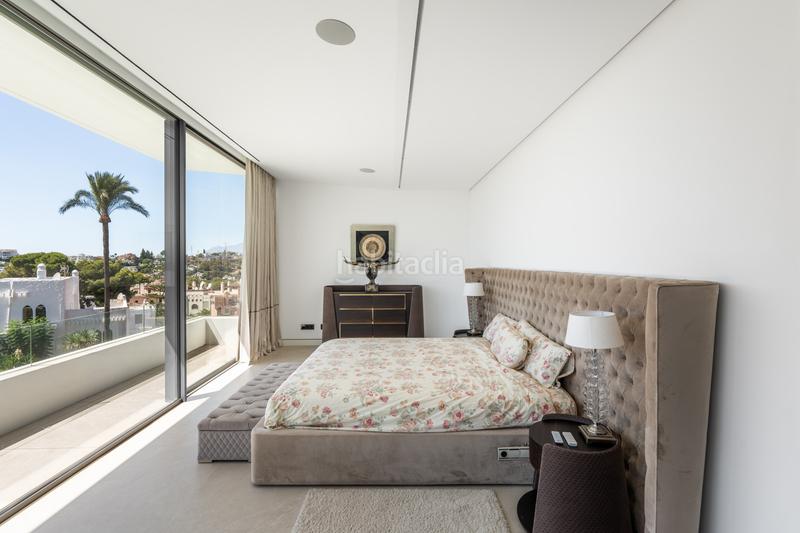 Foto e038e881-8d45-4ea1-9375-3eb226e98e48. Casa aparellada a joan miro-atalaya rio ver 42 a Marbella