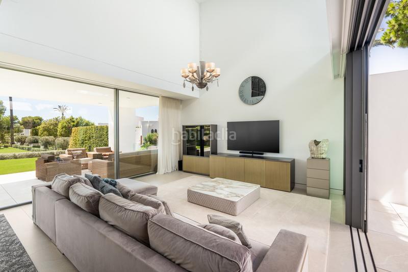 Foto f261246d-f41d-4348-9629-d28d3183bad5. Casa aparellada a joan miro-atalaya rio ver 42 a Marbella