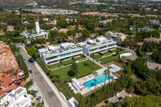 Maison jumelée  Joan miro-atalaya rio ver 42. Residencia adosada moderna con piscina en la azotea  nueva andal
