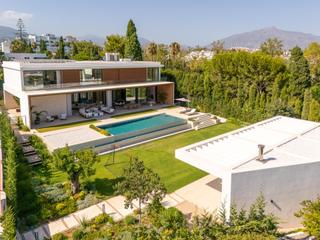 Maison  19-e (ur guadalmina alta) 720. Villa contemporánea en primera línea de golf con seis dormitorio
