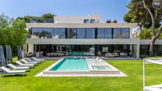 Casa  Armada-ur los monteros 10. Villa contemporánea junto a la playa en comunidad cerrada y segu
