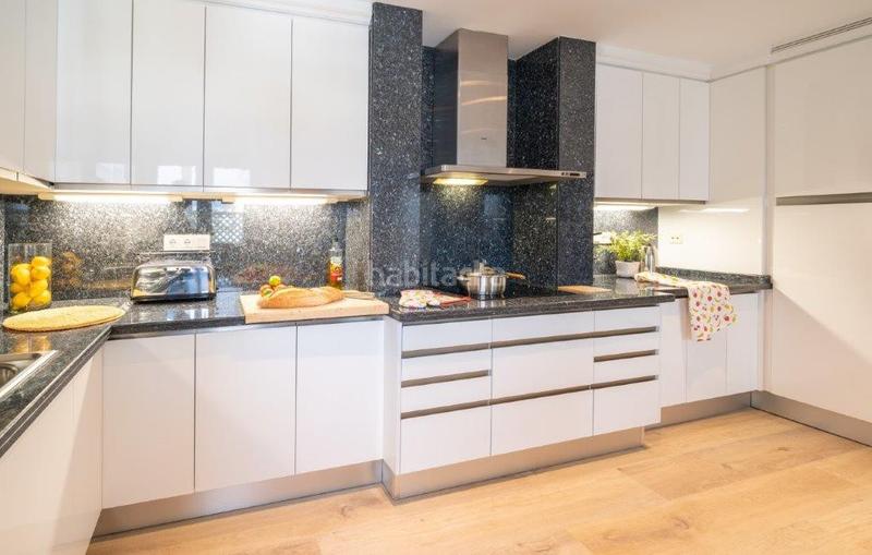 Foto 0341ab6e-2a4e-4e37-86b4-4ee8aac75160. Alquiler ático  dúplex de lujo con vistas al mar playas del duque, Puerto Banús en Marbella