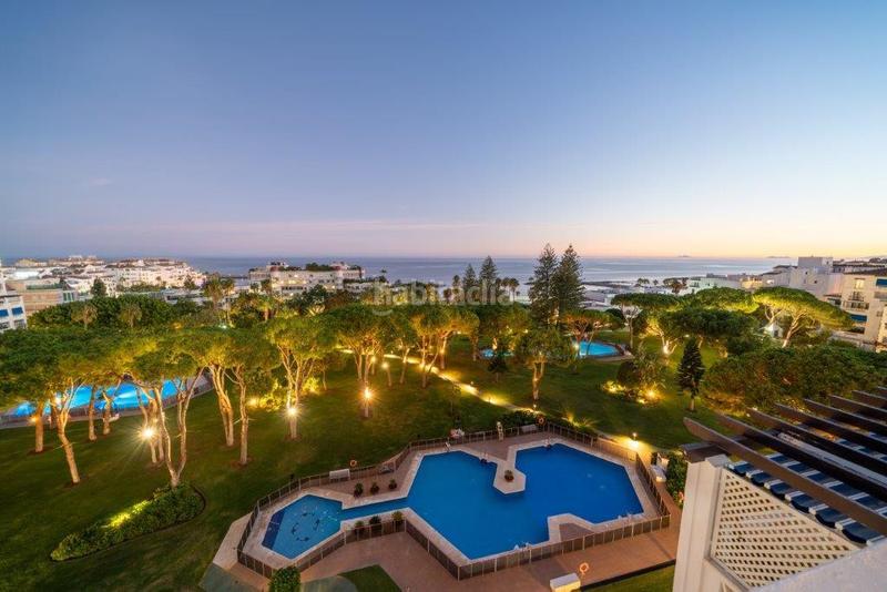 Foto 1512bffa-6edc-4cd3-b238-eb24d1db3133. Alquiler ático  dúplex de lujo con vistas al mar playas del duque, Puerto Banús en Marbella