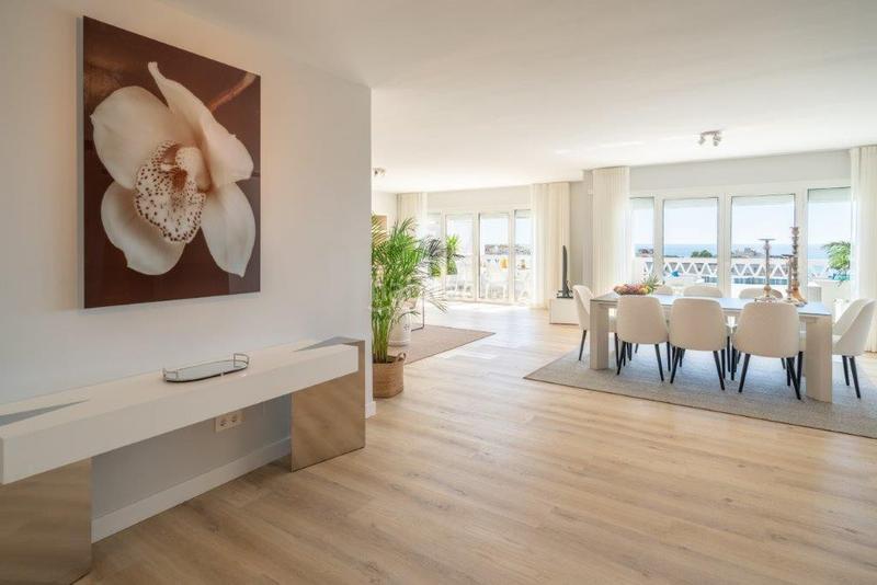 Foto 754296d2-7075-4240-bd3e-af27ffa9f9b0. Alquiler ático  dúplex de lujo con vistas al mar playas del duque, Puerto Banús en Marbella