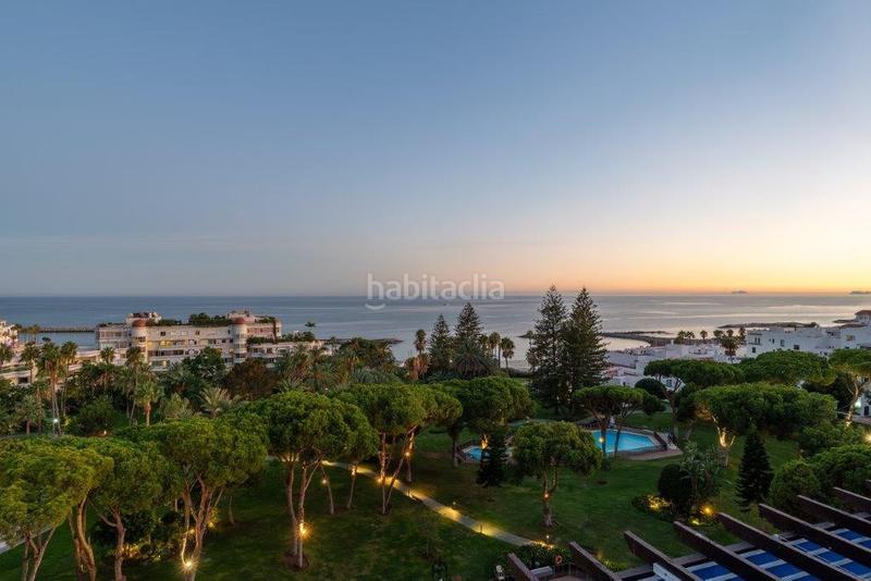 Foto 788f4256-d533-4875-be7f-0f2bb5215e36. Alquiler ático  dúplex de lujo con vistas al mar playas del duque, Puerto Banús en Marbella