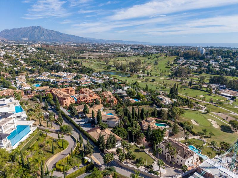 Foto c6bc8eb1-3ee8-4f65-8692-718940746100. Casa a paraiso el 448 a El Paraíso Benahavís