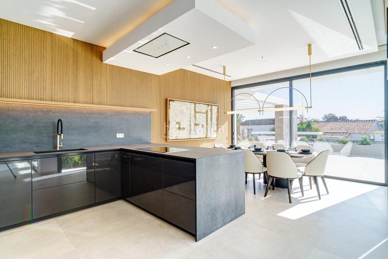 Foto 4ca662f2-ff65-413e-96f4-74d285406d5b. Haus mit parking pool in Marbesa Marbella