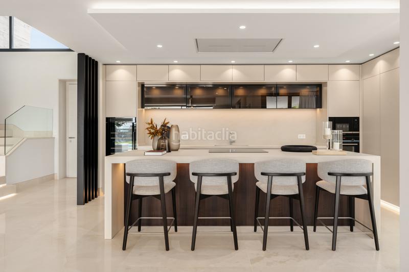 Foto eb06984a-9020-4ff6-a519-9393646612a0. Casa villa de lujo llave en mano con vistas panorámicas al mar y la montaña milla de oro en Marbella