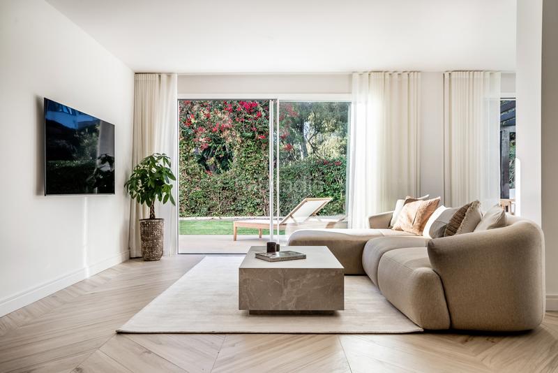 Foto 0e360e11-4b25-47fa-b609-6f1e38b4cced. Planta baja apartamento único en planta baja con jardín privado y cocina exterior milla de oro, en Marbella