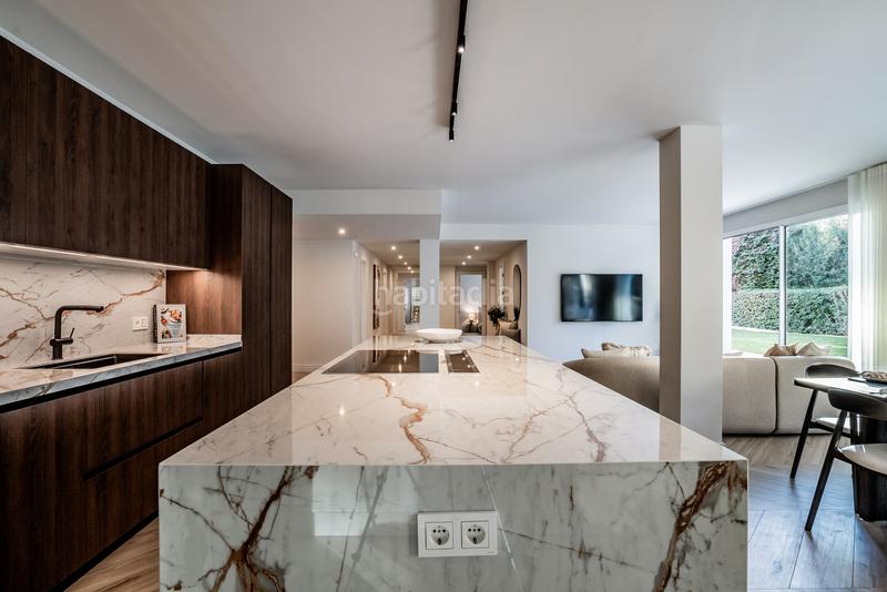 Foto 349bb7da-e20d-4cea-9e05-35e35c4d57c3. Planta baja apartamento único en planta baja con jardín privado y cocina exterior milla de oro, en Marbella