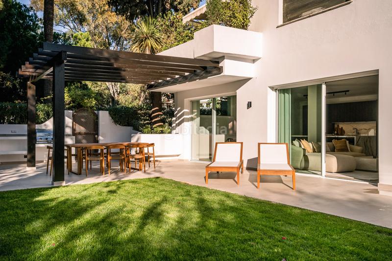 Foto 7fe9fba5-29b7-46cc-83de-541ca010f4ec. Planta baja apartamento único en planta baja con jardín privado y cocina exterior milla de oro, en Marbella