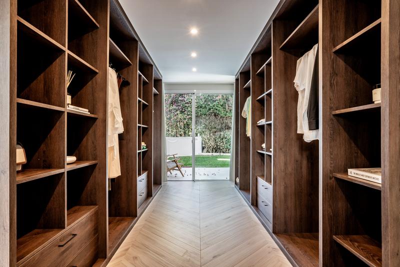 Foto c52a97ab-2e6d-48aa-941d-26f0bcbf52d1. Planta baja apartamento único en planta baja con jardín privado y cocina exterior milla de oro, en Marbella