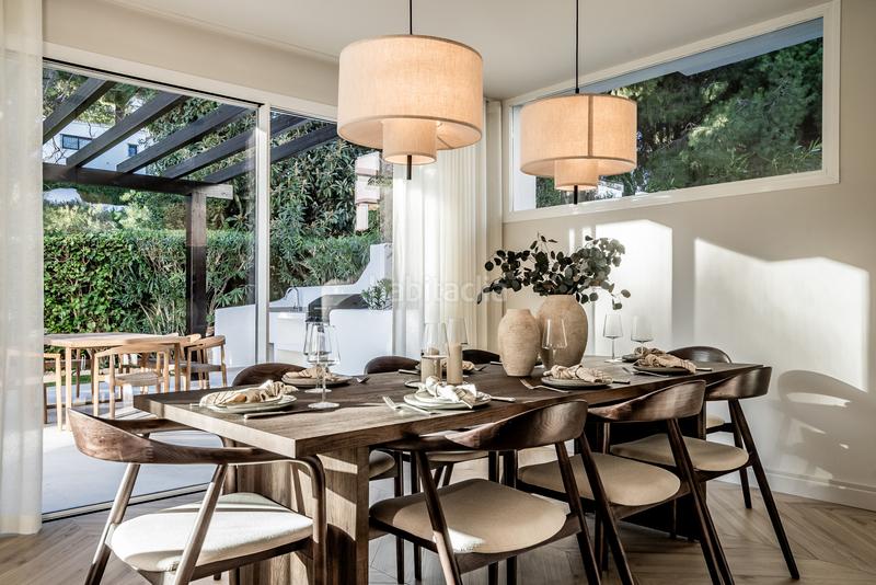 Foto db489645-099d-4e75-8128-e238a437618c. Planta baja apartamento único en planta baja con jardín privado y cocina exterior milla de oro, en Marbella