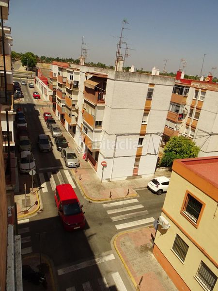 Foto b59e95ac-78e8-45f1-b56a-9899f6823696. Pis amb calefacció a Centro - Doña Mercedes Dos Hermanas