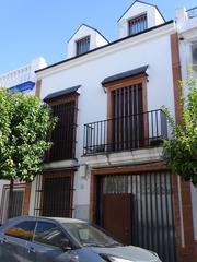 Casa  Fernan caballero. Casa en venta en avda. de utrera, 6 dormitorios.
