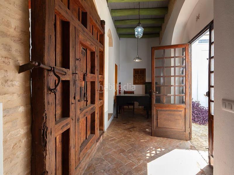 Foto 9b43bf2c-be42-4525-94a4-0273818f0665. Casa  en venta en centro, 6 dormitorios. en Carmona