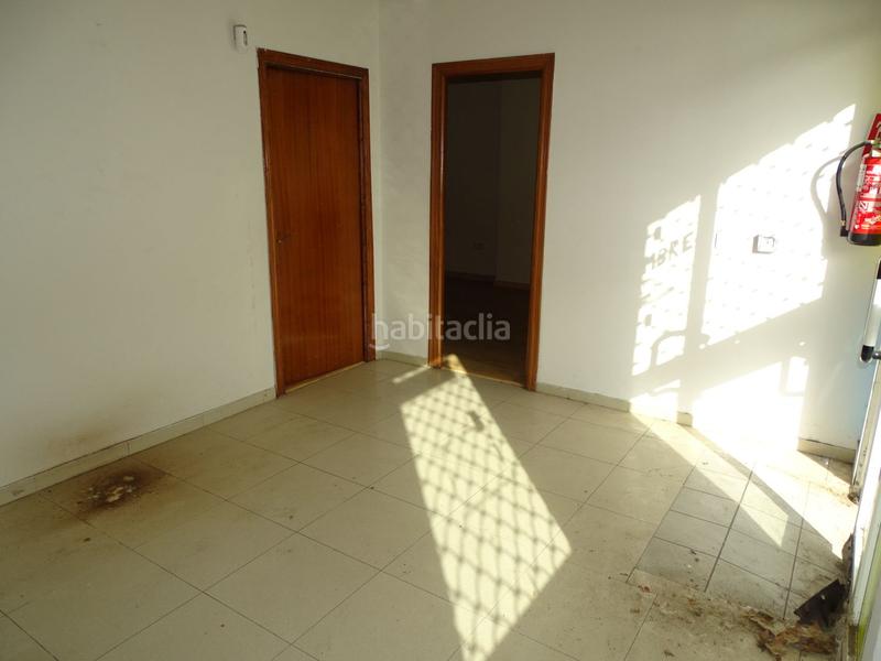 Foto 48dde76d-a16a-4bc0-8066-171df62b3126. Local comercial en san jose de calasanz 13 local com. en venta , 3 despachos. en Montequinto