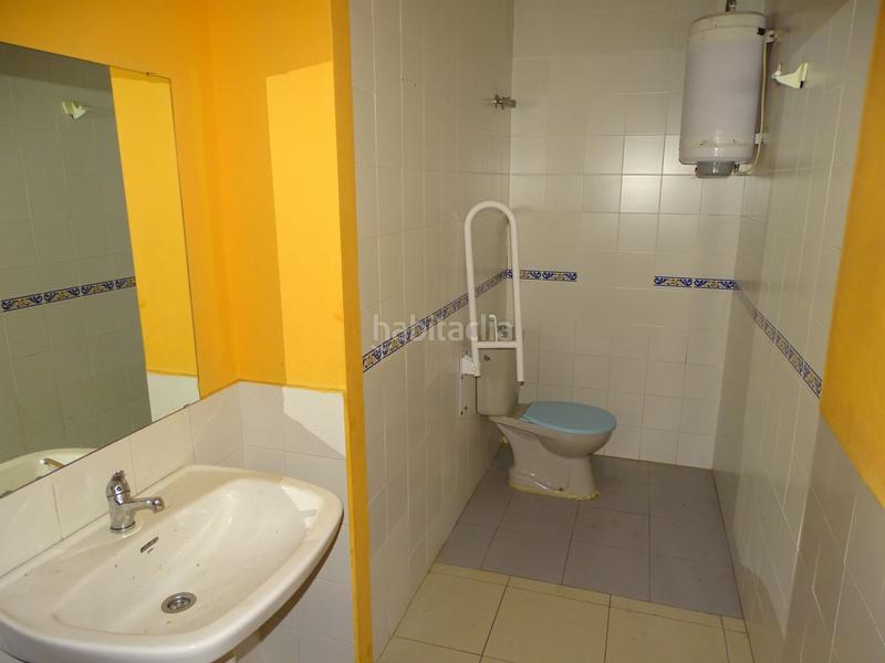 Foto a6044a7d-a57e-430b-8057-1461a2a42f83. Local comercial en san jose de calasanz 13 local com. en venta , 3 despachos. en Montequinto