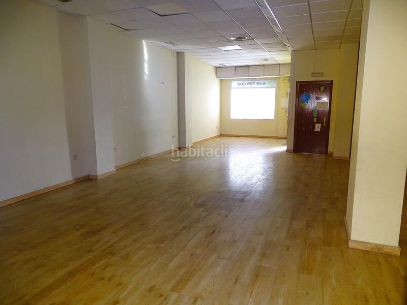 Foto da84a483-103e-478c-8eaa-d359a213c1bd. Local comercial en san jose de calasanz 13 local com. en venta , 3 despachos. en Montequinto