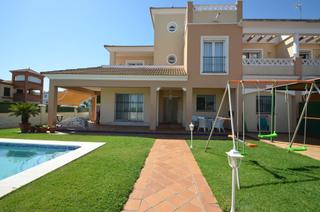Apartament en Isla Canela. Casa pareada de 5 dormitorios en isla canela.