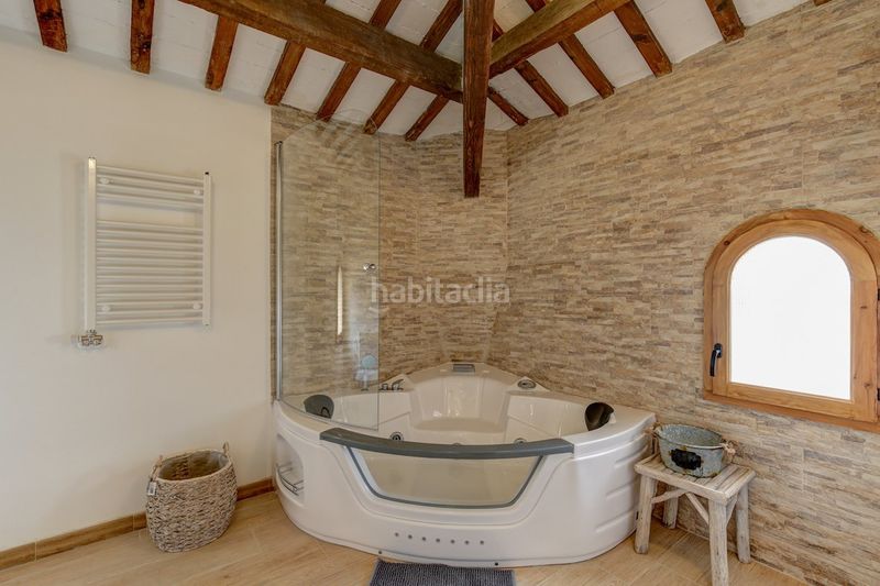 Foto ba383b6c-1c73-4478-93e0-bd2b8a3f859b. Masia amb calefacció aparcament piscina a Llinars del Vallès