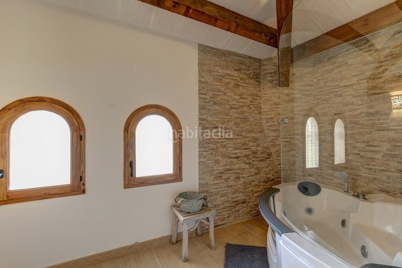 Foto e2b9a6a6-9d39-4ece-8e84-c748344748a3. Masia amb calefacció aparcament piscina a Llinars del Vallès