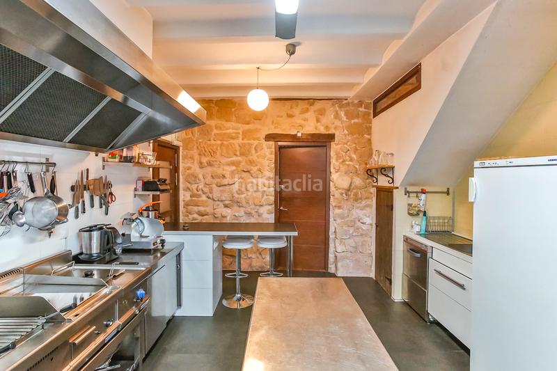 Foto d0cb1588-cc84-42f5-bd8d-f35dd581d120. Gebäude in Cretas