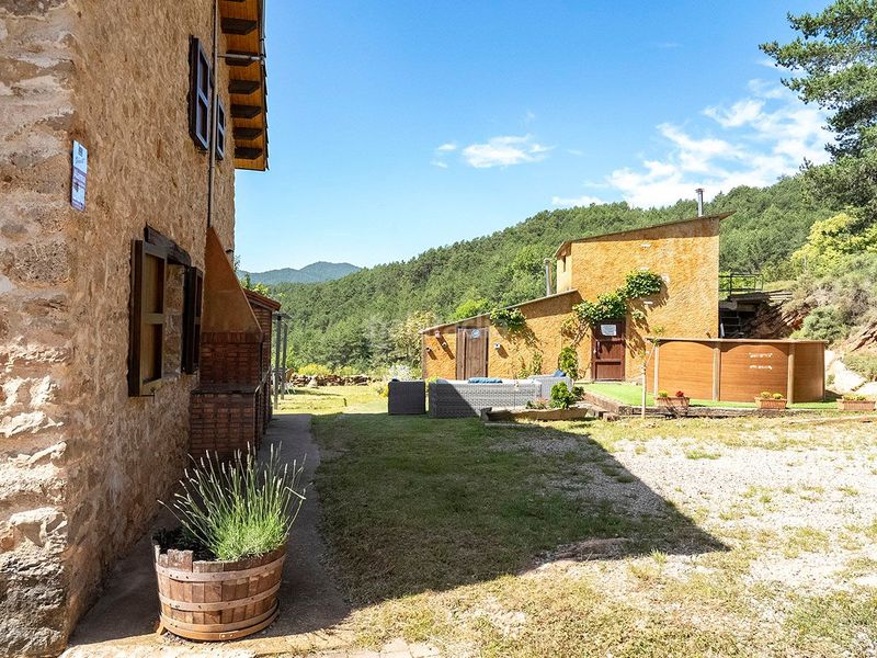Foto 80c16335-a54d-4a38-82cc-ce803fe4b024. Country house with heating parking in Ripoll