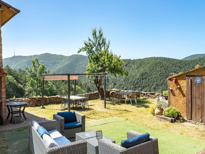 Foto f3a7c921-4d74-4b2f-9e18-862f201f9f3b. Country house with heating parking in Ripoll