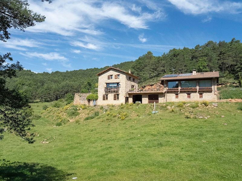 Foto f8e27af4-19c1-473a-a965-c92045514d27. Country house with heating parking in Ripoll