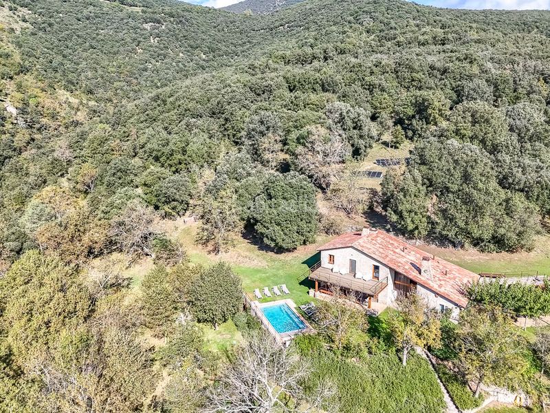 Foto 9a574cf5-9826-4f01-9ada-12a5a47dbf76. Masia amb piscina a Montagut i Oix