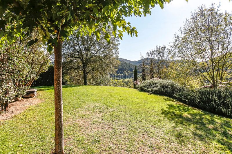 Foto e18c4ee9-ce34-460d-9451-18dbb5978fa8. Masia amb piscina a Montagut i Oix