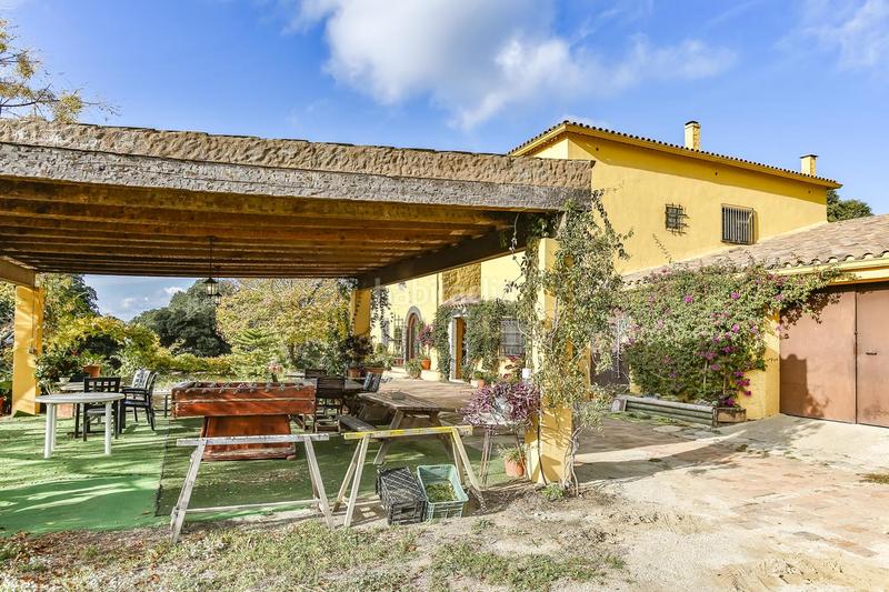 Foto e0d9262a-fa08-4f98-b381-68874e39e0fa. Masia a Vilassar de Dalt