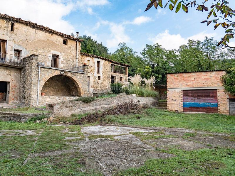 Foto f220a7d5-66f7-41a3-a045-d5619534cee5. Masia a Sant Feliu de Pallerols