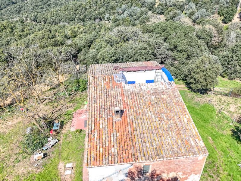 Foto b20b8b42-7c0a-4a67-95de-329e7d78e853. Masia a Llambilles