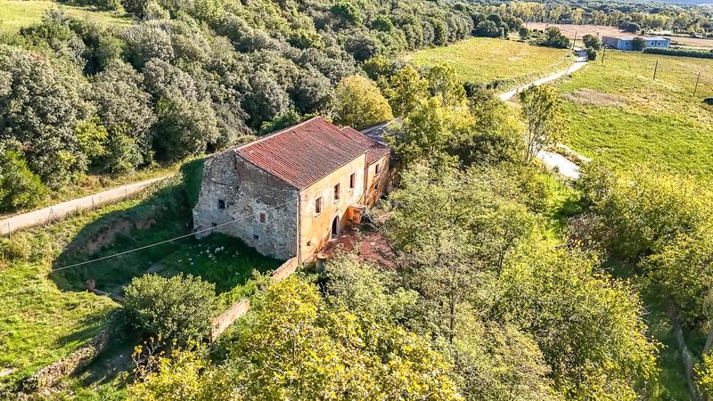 Foto a3a5418a-680c-443e-a78e-f090fcd6bc4f. Masía en Breda