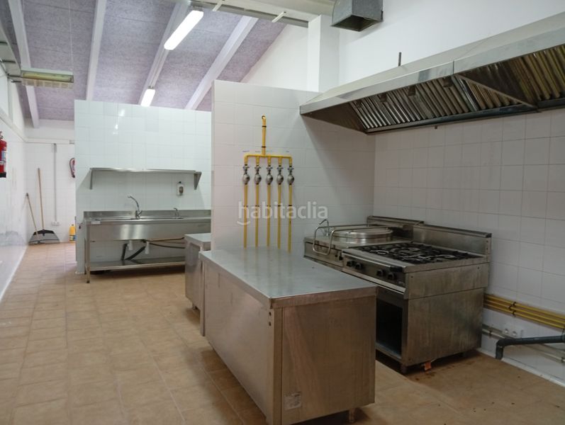 Foto dfe022f1-bc32-42b4-a282-5aa27212c4c8. Masia amb aparcament a Anglès