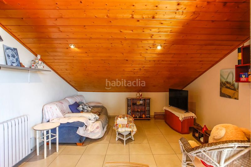 Foto 3eaeed3d-11c6-48cc-aa7b-73dde013938e. Masia amb calefacció aparcament a Olot