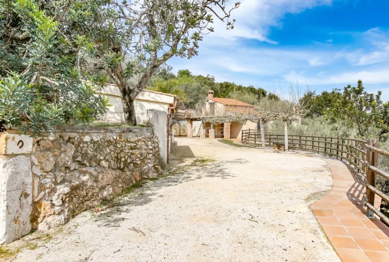 Foto c9e7d642-d519-459d-a4c3-39d14d0184bb. Masia a Santa Bàrbara