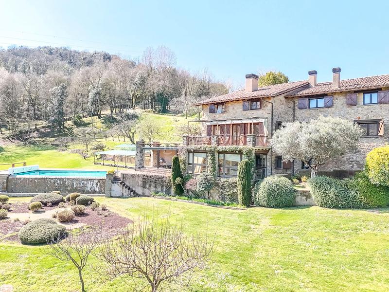 Foto 4223d1b8-32b4-4140-bc07-5eef957bd61a. Masía en Olot