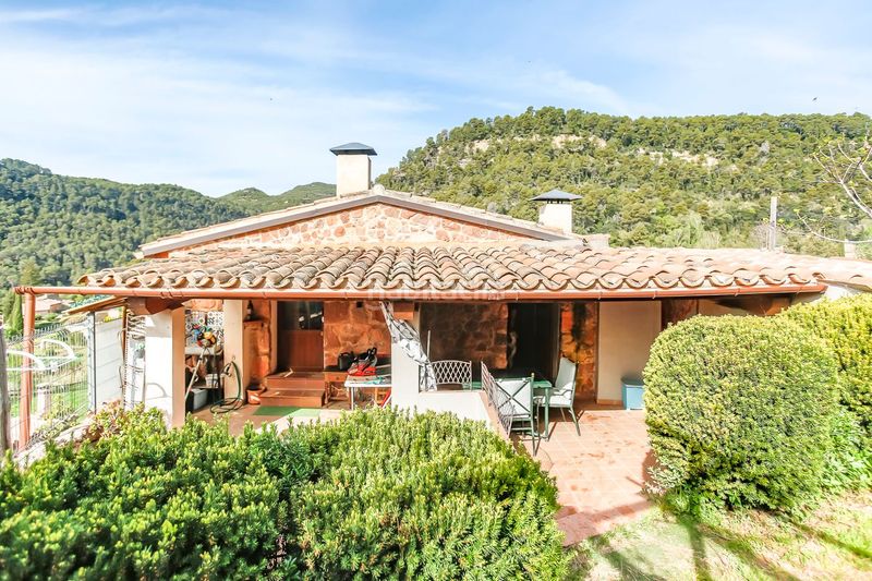 Foto dac03b27-5479-4f13-831f-7f976e6c83e8. Masia a Gallifa