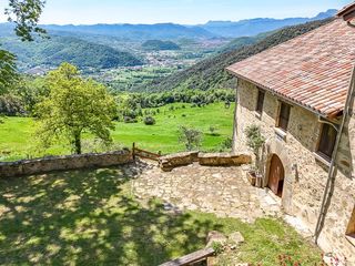 Masía en Sant Joan les Fonts
